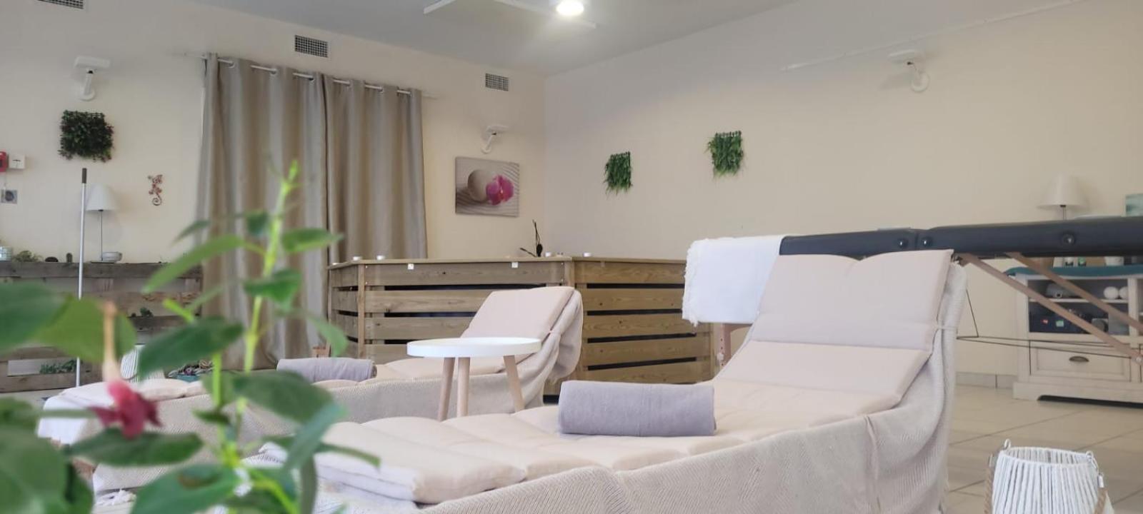 Chateau D'Arance Hotel Restaurant Espace Bien-Etre Cette-Eygun Ngoại thất bức ảnh